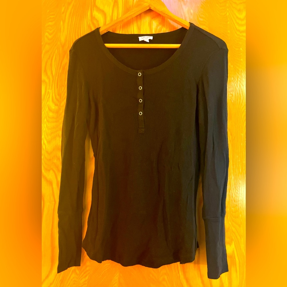 Black Splendid long sleeved essential Henley size Large in great shape